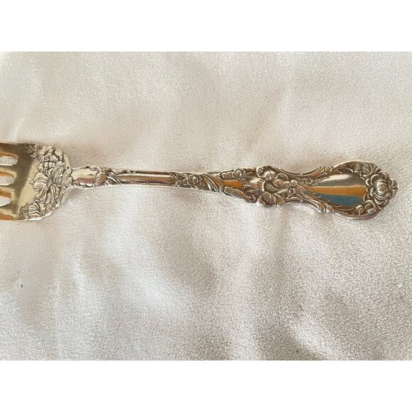 🌸 Antique Wallace Silverplate Cold Meat Serving Fork – 1902 Floral Pattern, 8" - Picture 9 of 9